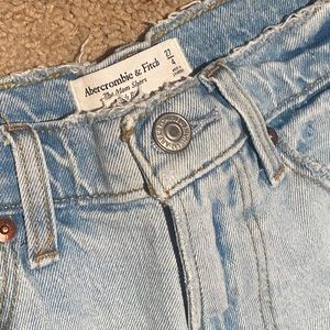 Abercrombie high waist mom jean shorts NW